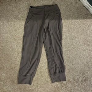 EUC Lulu align joggers size 6 colour mauve